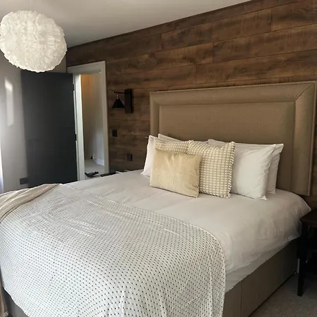 The Glen Quarter Guest house *